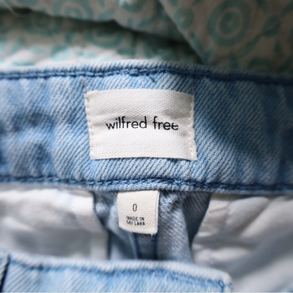 Aritzia Wilfred Embark High Waisted Front Pleated Light Wash Jeans Size 0 - Picture 9 of 11
